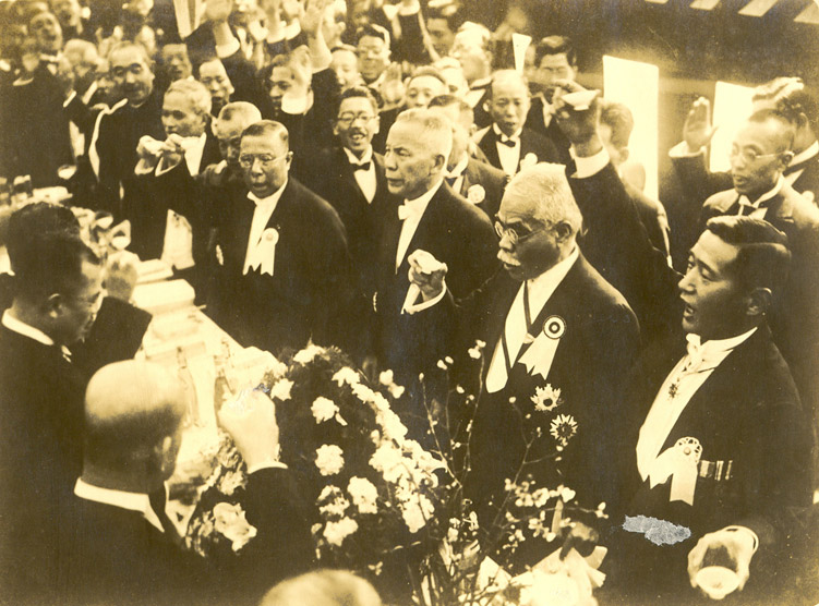 Photograph depicting reconstruction celebration in 1930 Tokyo