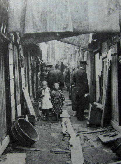 Photograph of a slum area of eastern Tokyo circa 1920